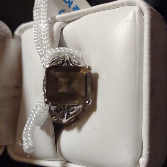 Ring - Picture 1 of 2